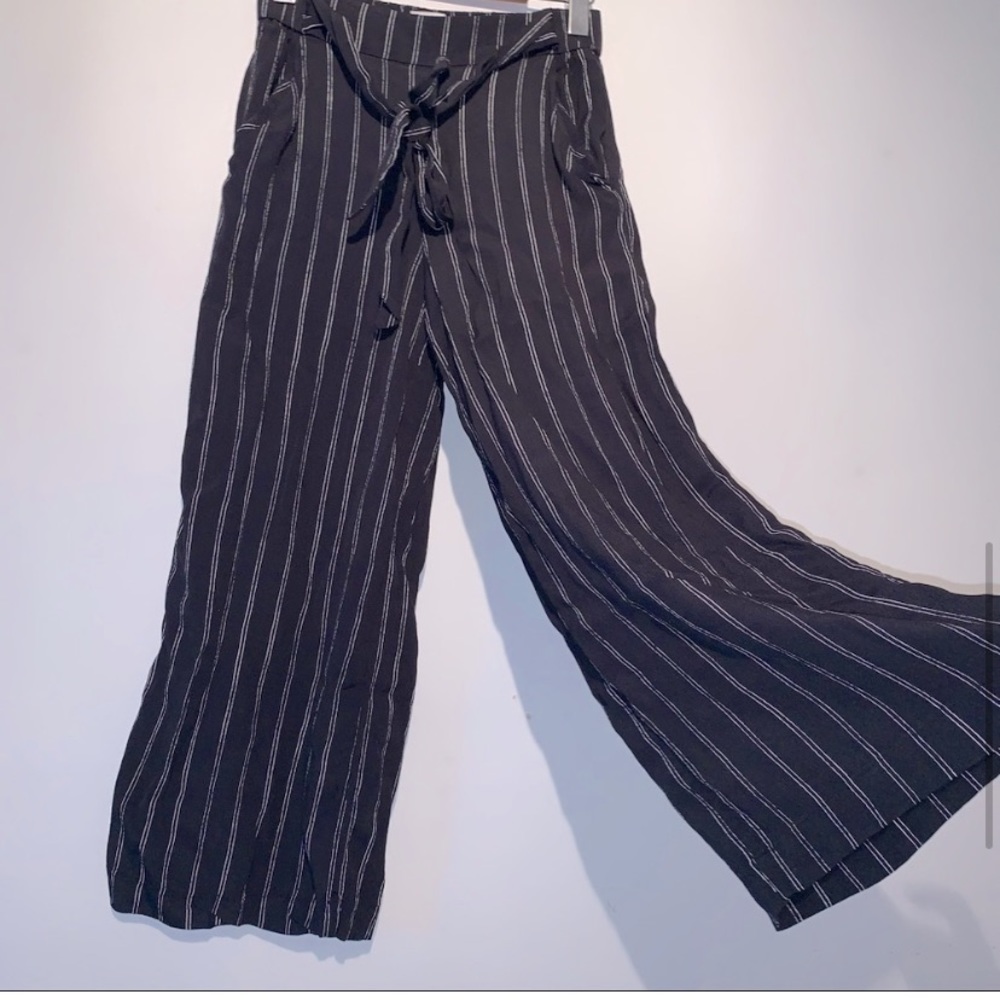 Wilfred Cropped Faun Pant Excellent condition dark navy white stripe sz S